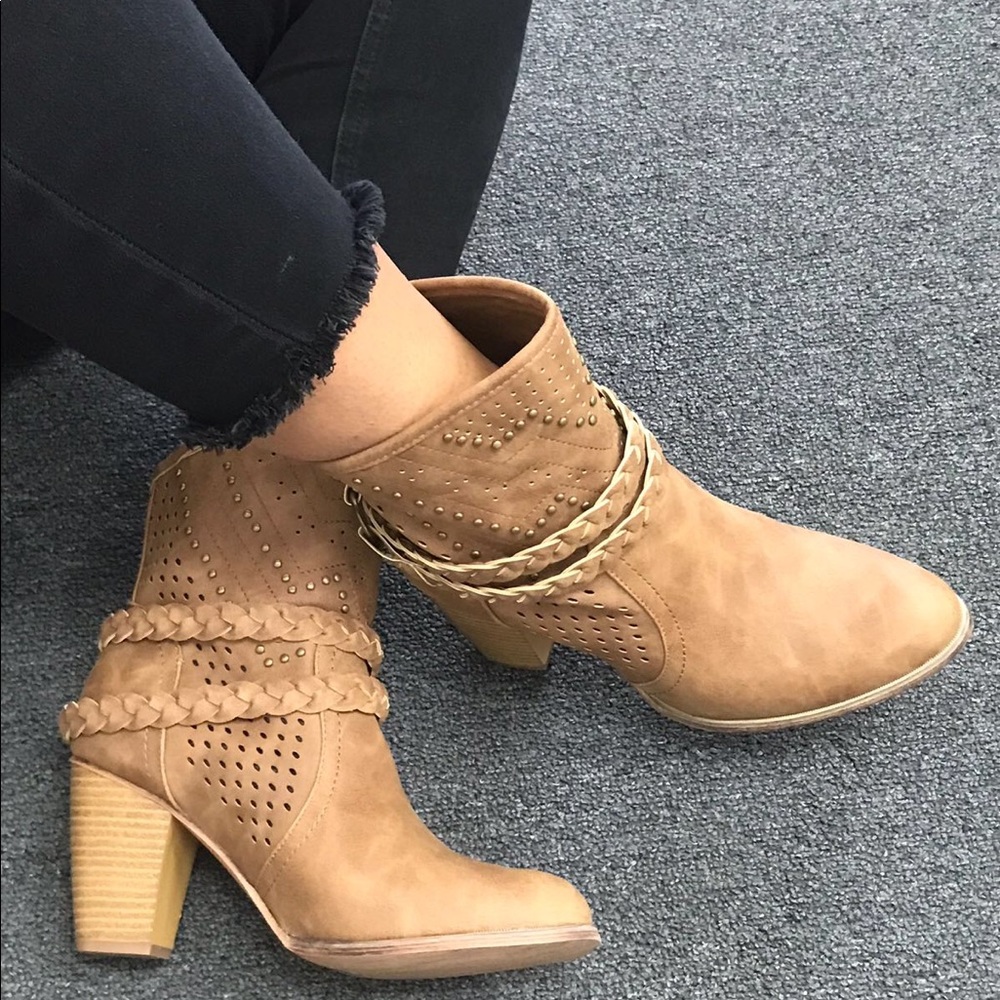 very stylish Ladies high heels booties W studes